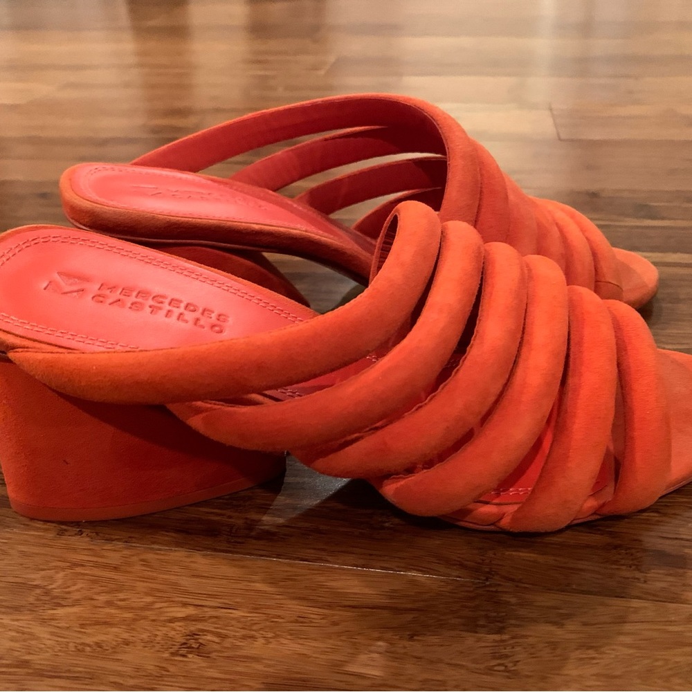 New sz.7 color red tulip (new never worn)